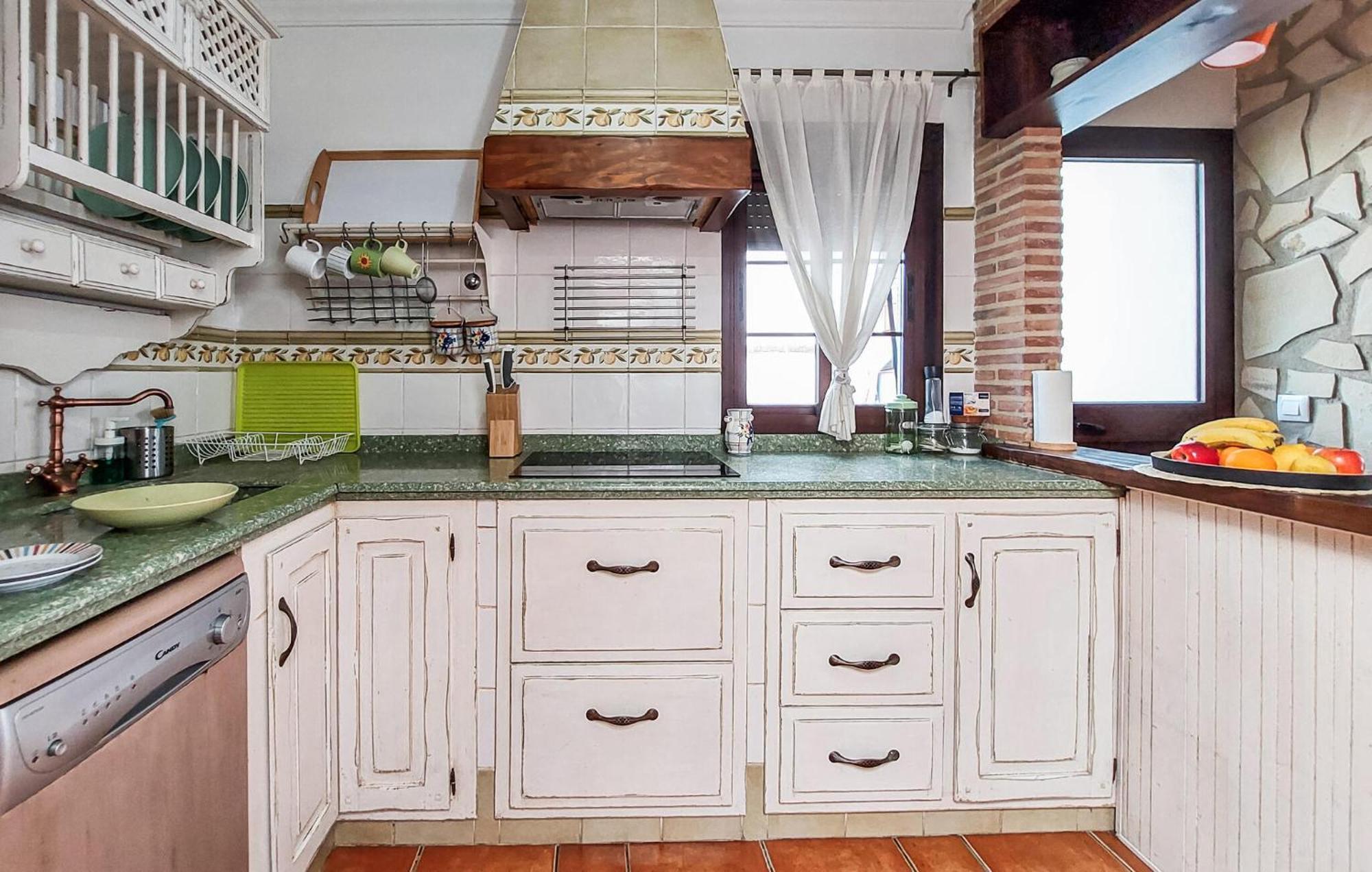 2 Bedroom Cozy In Holiday home